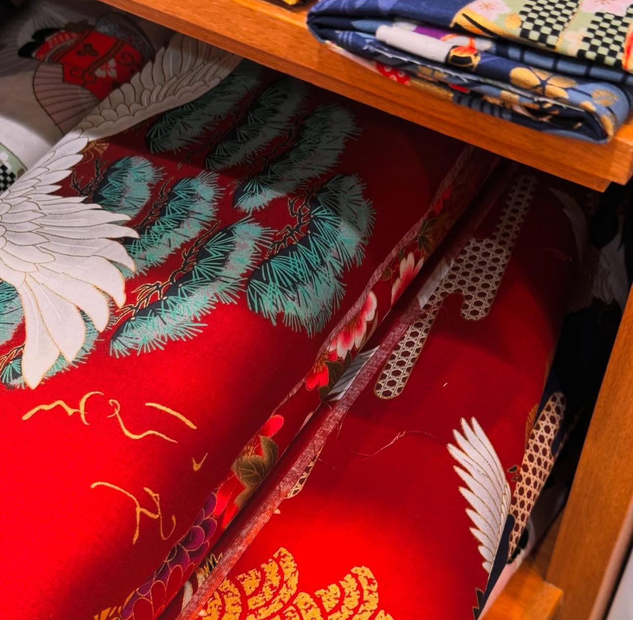 Le Kimono, entre tradition et réinvention : quand l’habit ancestral inspire la mode contemporaine