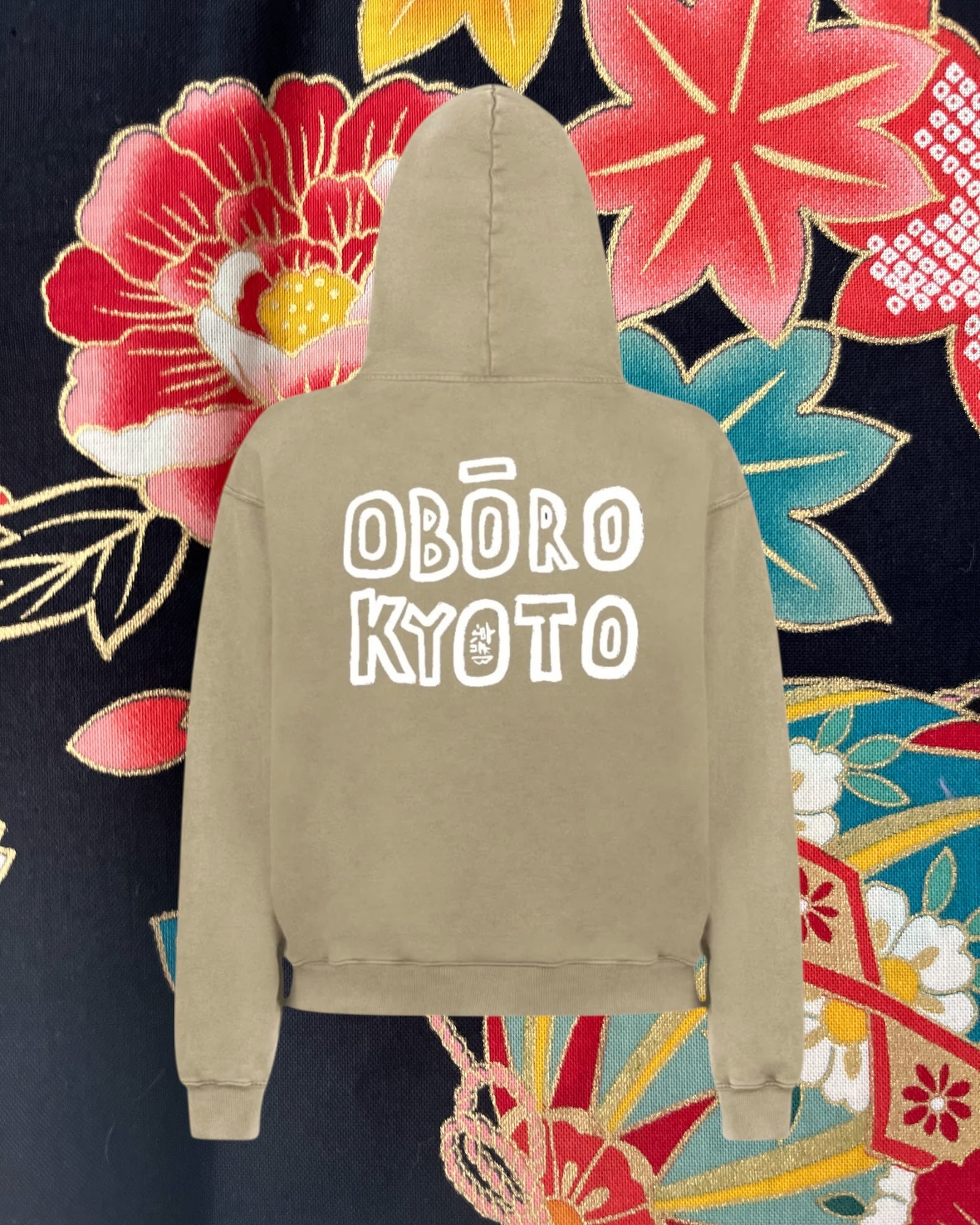 Sweat « Okinawa Sand » Oversize – Capuche Doublée en Tissu de Kimono Floral